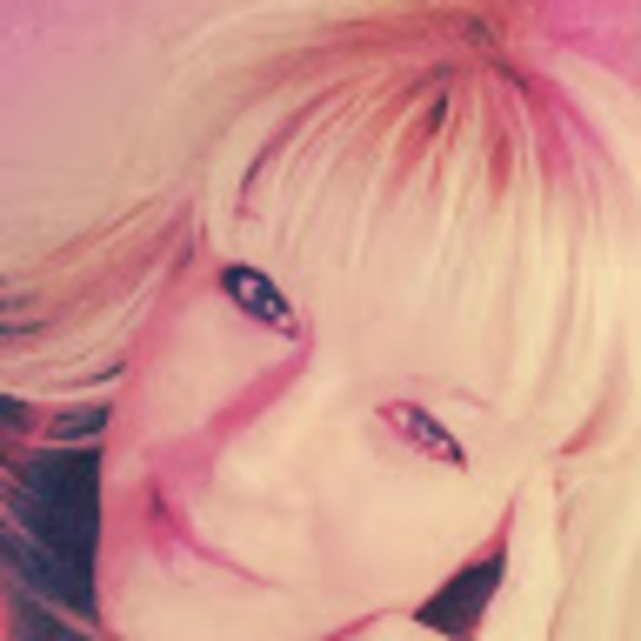 Meet your Posher, Lara - Picture 1 of 1